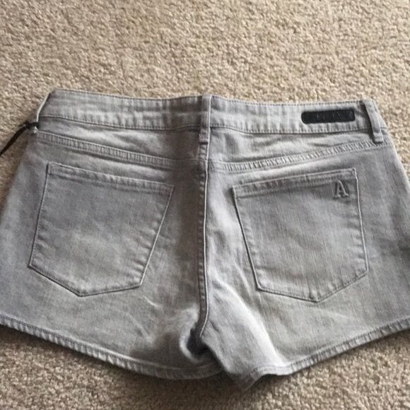 Articles of Society Grey Jean Shorts (87)(*) - Picture 4 of 5